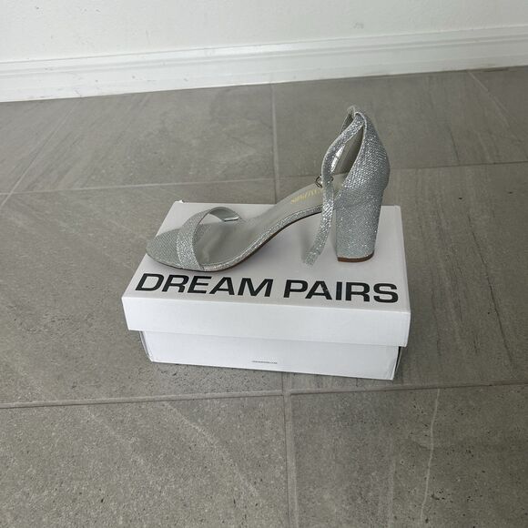 Dream Pairs Silver Sandal Open Toe Heels Size 8.5 With 3” Heels NIB NEW - Picture 2 of 6